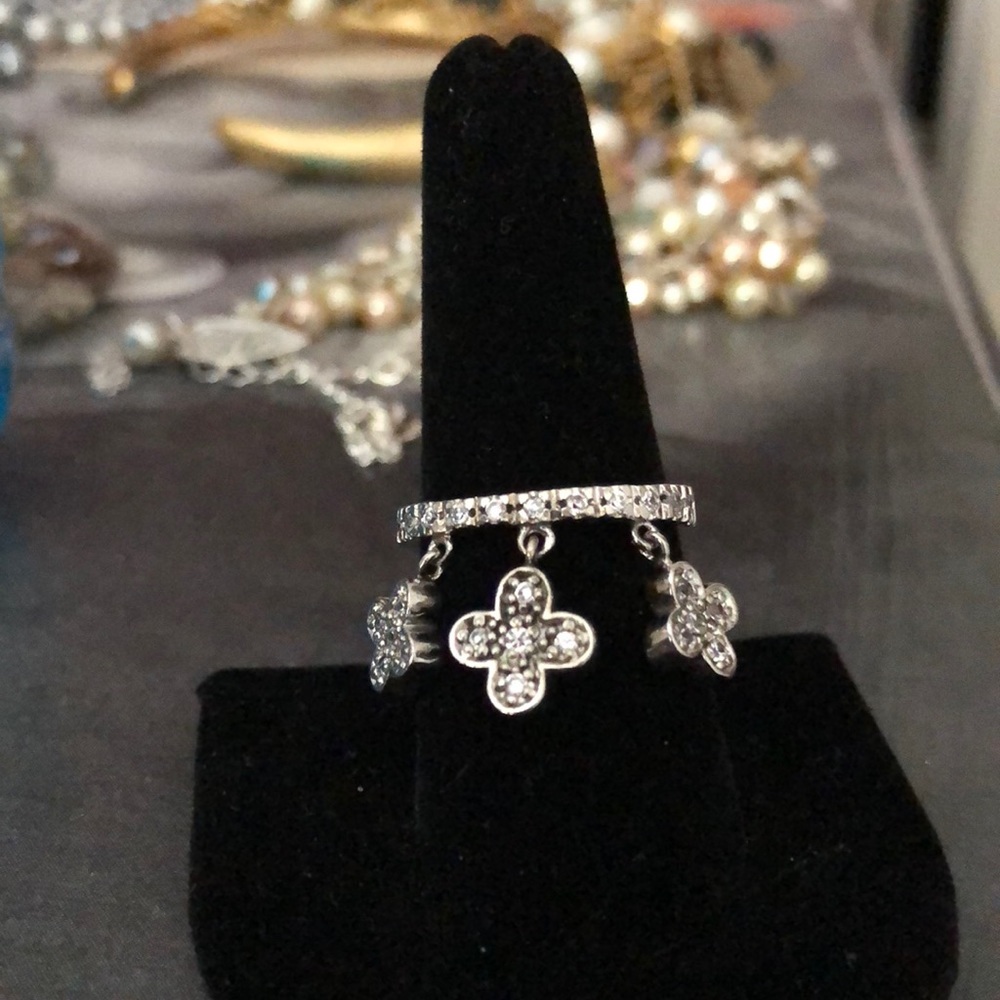 Flower charm ring
